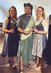 Weinhoheiten 2021/2022 - Weinkönigin Jana, Pinzessin Sophia und Weingott Bacchus